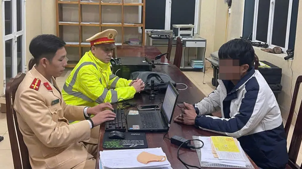 Xử phạt tài xế cản trở đoàn xe ưu tiên