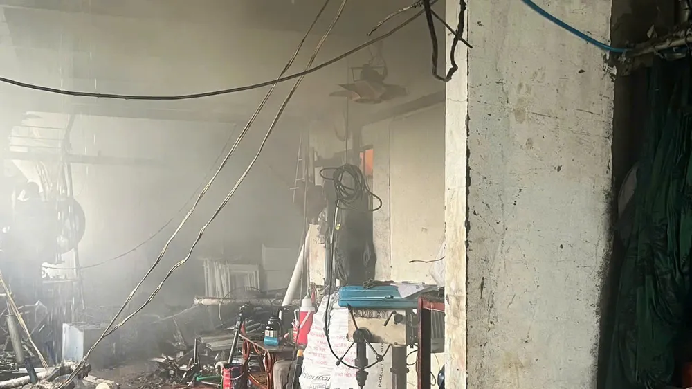 Cháy xưởng gia công cơ khí ở huyện Thanh Trì, Hà Nội