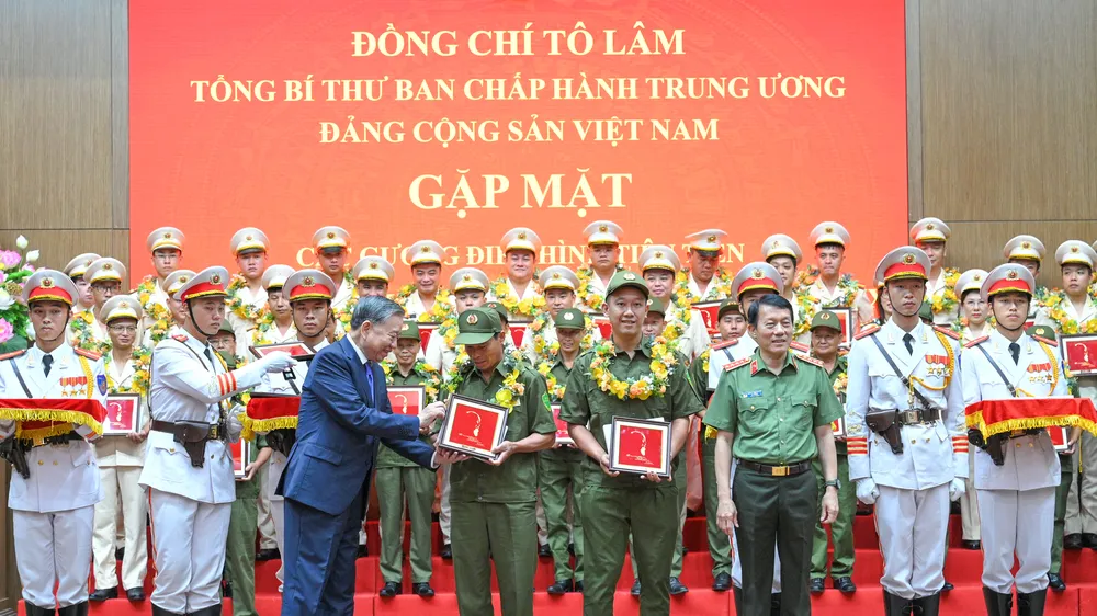 Tổng Bí thư Tô Lâm gặp mặt các gương điển hình tiên tiến Công an nhân dân