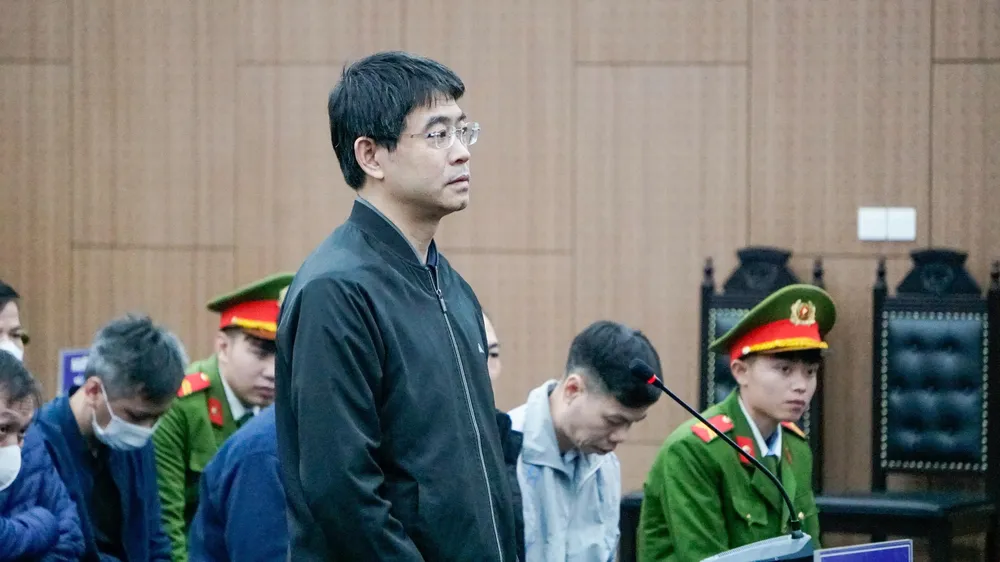 Cựu trưởng phòng cho dừng nhận hối lộ vì thấy nhiều vụ án tham nhũng bị điều tra