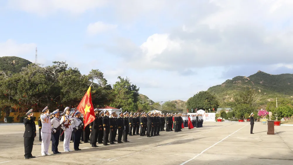 Trang nghiêm lễ chào cờ sáng mùng 1 tết của Trung đoàn tàu ngầm 196