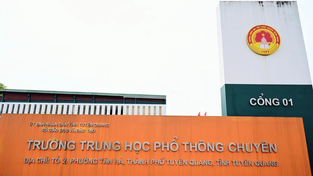 Vụ án vi phạm kỳ thi tốt nghiệp THPT tại Tuyên Quang: 1 giáo viên Ngữ văn ra đầu thú