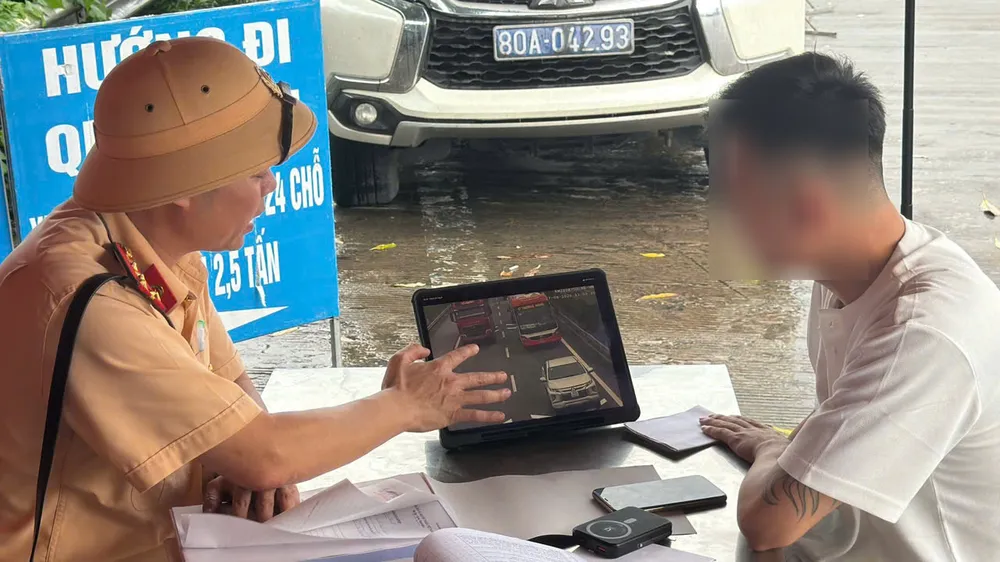Cục Cảnh sát giao thông: Chỉ xử phạt những tài xế cố tình "bám đuôi" trên cao tốc