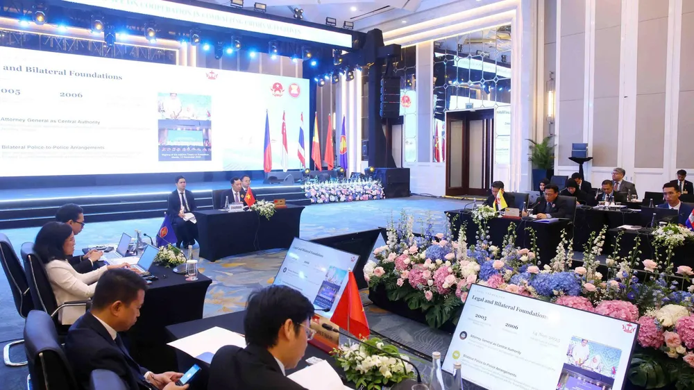 Hội nghị lãnh đạo cấp cao cơ quan thực thi pháp luật các nước ASEAN về hợp tác đấu tranh với tội phạm truy nã họp phiên toàn thể tại Hà Nội. Ảnh: MINH HẢI