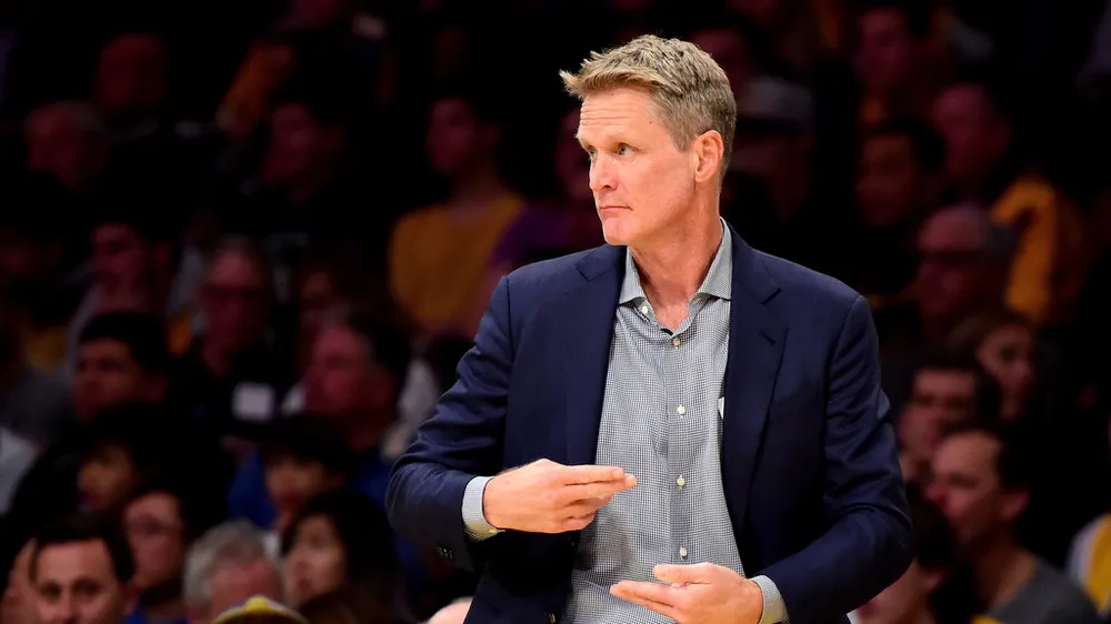 Steve Kerr mạo hiểm để các học trò tự chỉ đạo lẫn nhau