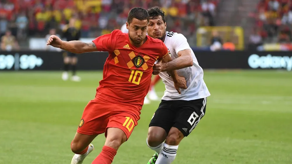 Eden Hazard (trái)