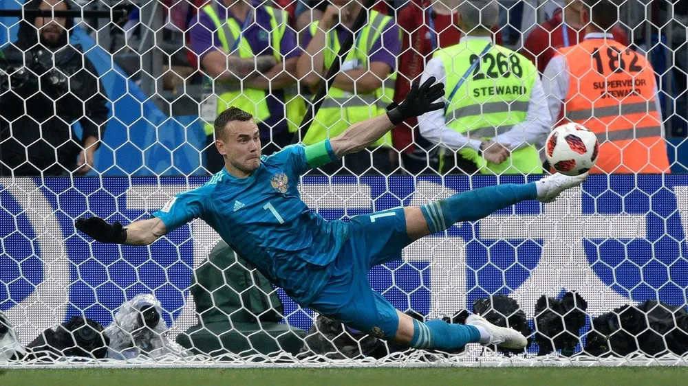 Igor Akinfeev và tình huống cản cú sút luân lưu quyết định