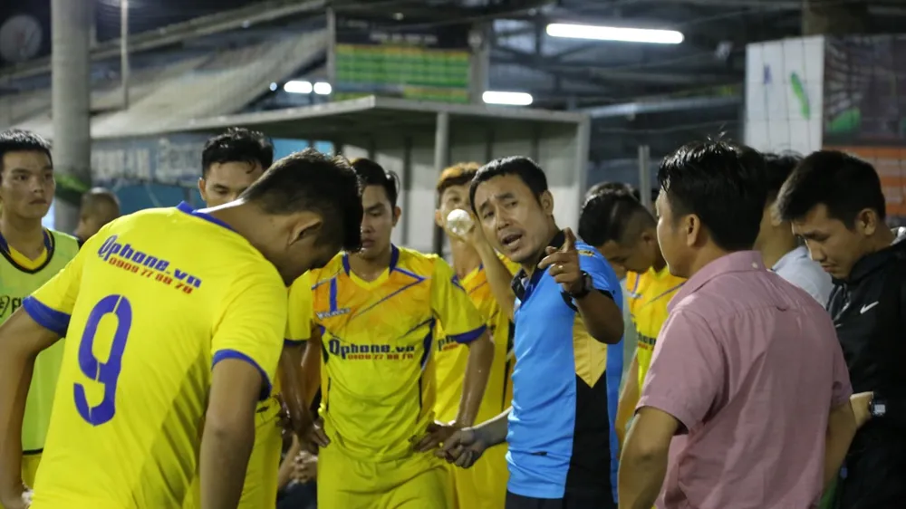"Coach" Trung núi đang chỉ đạo các học trò
