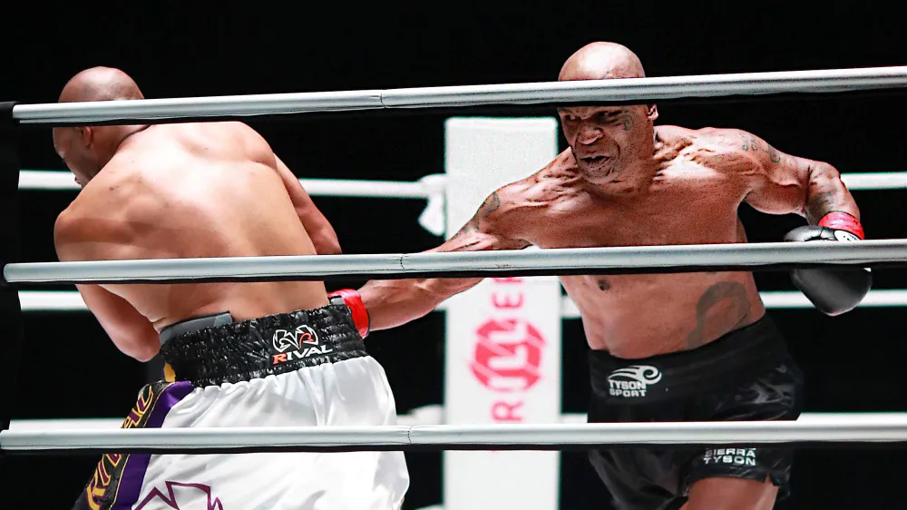Trận Tyson vs Jones thu về 50 triệu USD tiền PPV