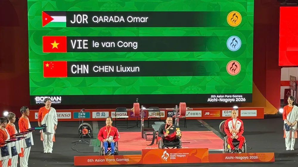 Lực sĩ Lê Văn Công giành huy chương đầu tiên cho Đoàn thể thao người khuyết tật Việt Nam tại Nhật Bản. Ảnh: TD