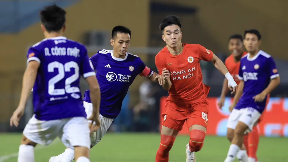 V-League đổi chiều cuộc đua