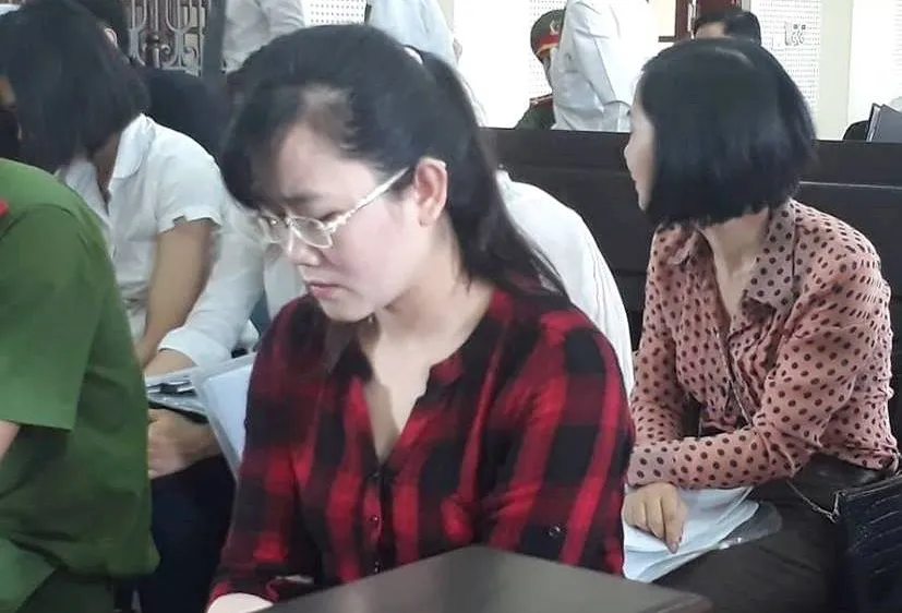 Mở lại phiên tòa xét xử “hot girl ngân hàng” lừa đảo hơn 50 tỷ đồng