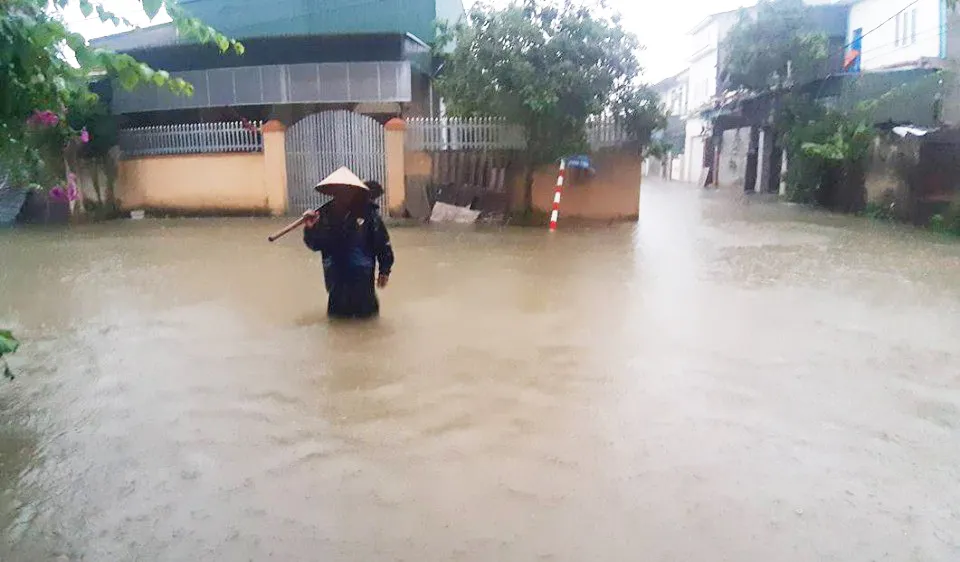 Mưa lớn gây ngập lụt, nhiều trường học ở Nghệ An cho học sinh nghỉ học
