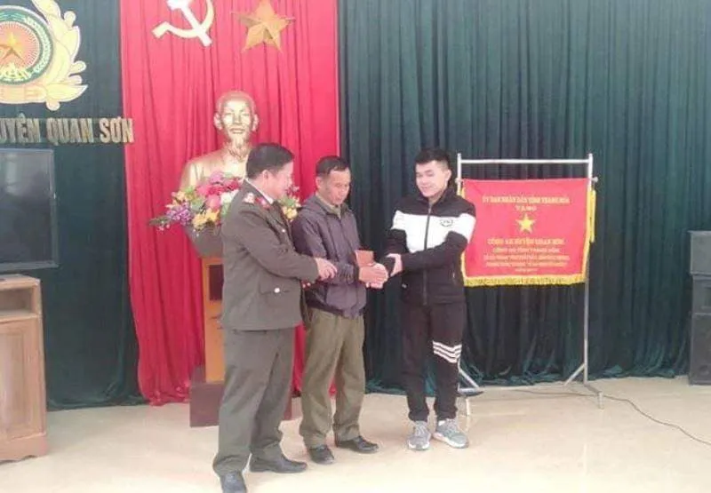 Chiến sĩ công an trả lại gần 50 triệu đồng cho người đánh rơi
