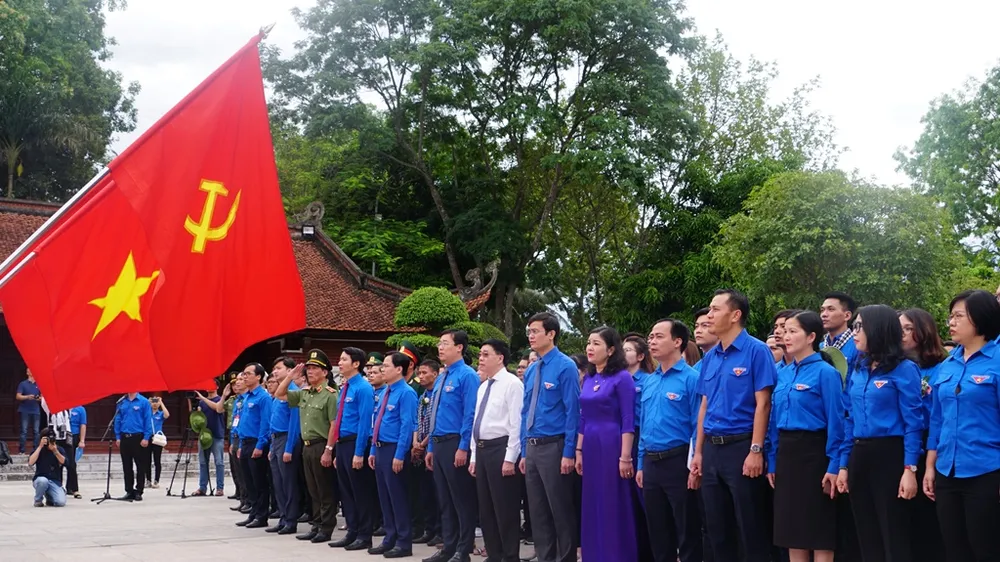 Thanh niên tiên tiến cả nước báo công dâng Bác tại Khu di tích Kim Liên