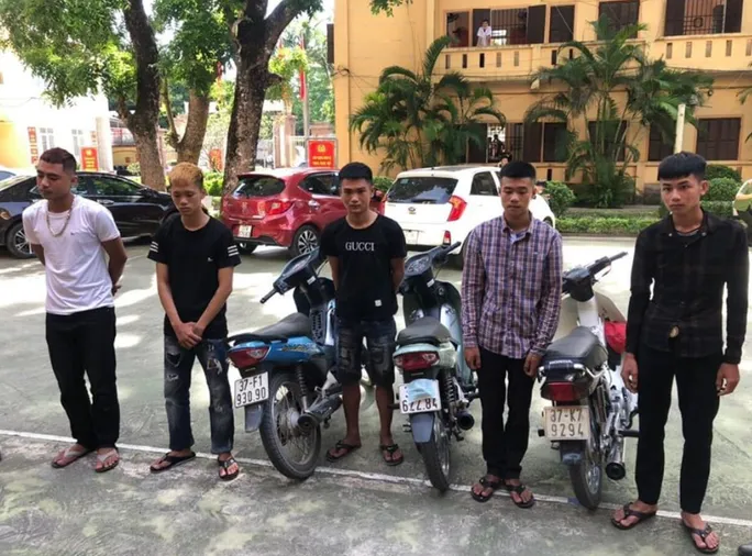 Xác minh, triệu tập 7 “quái xế” đánh võng trên quốc lộ 1A