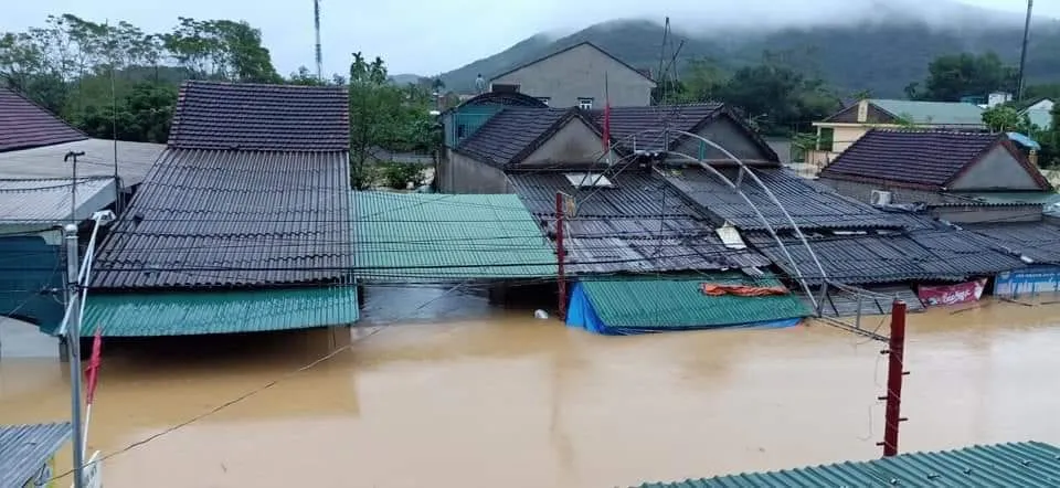 Nghệ An: Ngập lụt, nguy cơ sạt lở nhiều nơi, di dời dân khẩn cấp