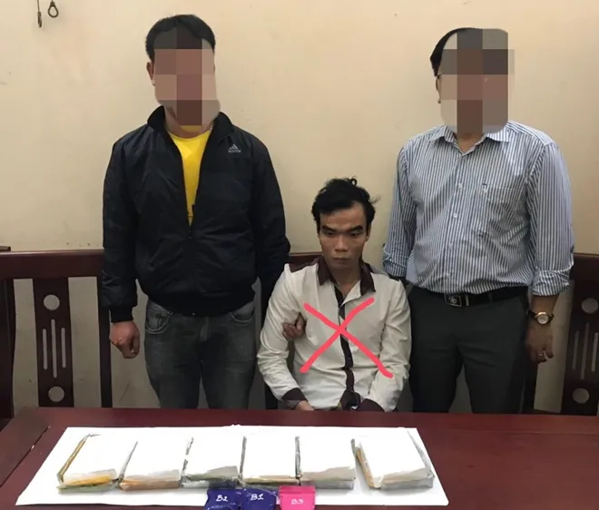 Bắt 1 đối tượng cùng 6 bánh heroin