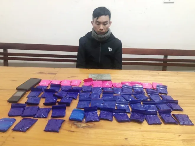 Bắt 1 đối tượng, thu giữ hơn 12.000 viên hồng phiến, 1 bánh heroin