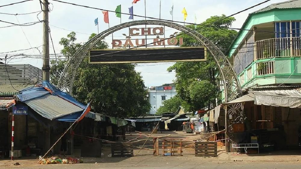Nghệ An tổng lực truy vết người liên quan đến chợ đầu mối Vinh