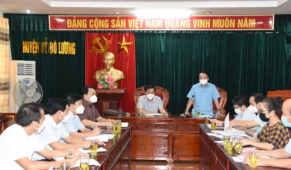Nghệ An: Lãnh đạo xã bị kỷ luật vì để người đang cách ly đi chợ