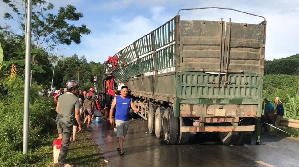 Tai nạn giao thông ở Thanh Hóa, 5 người thương vong