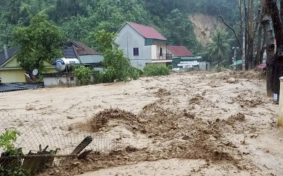 Nghệ An: Lũ kinh hoàng quét qua địa bàn huyện rẻo cao Kỳ Sơn