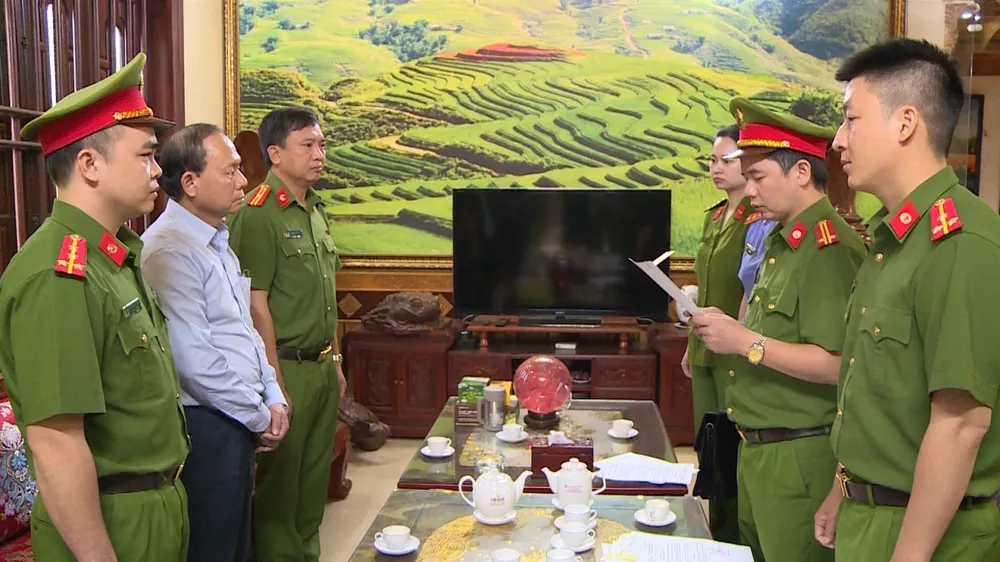 Thanh Hóa: Khởi tố, bắt tạm giam nguyên Chủ tịch UBND huyện Thường Xuân