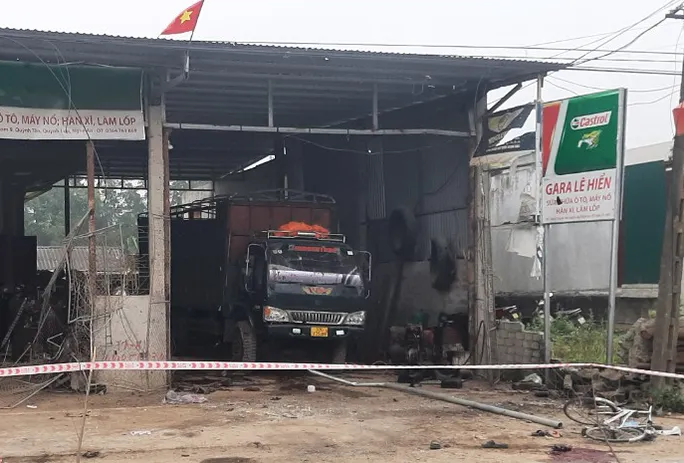 Nổ trong gara ô tô, 6 người thương vong