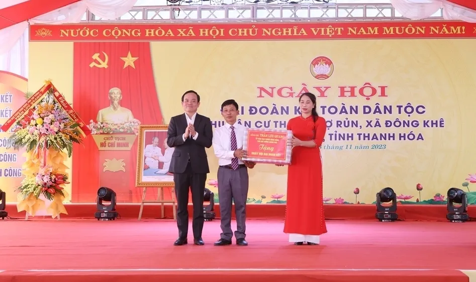 Phó Thủ tướng Trần Lưu Quang dự Ngày hội Đại đoàn kết toàn dân tộc tại Thanh Hóa