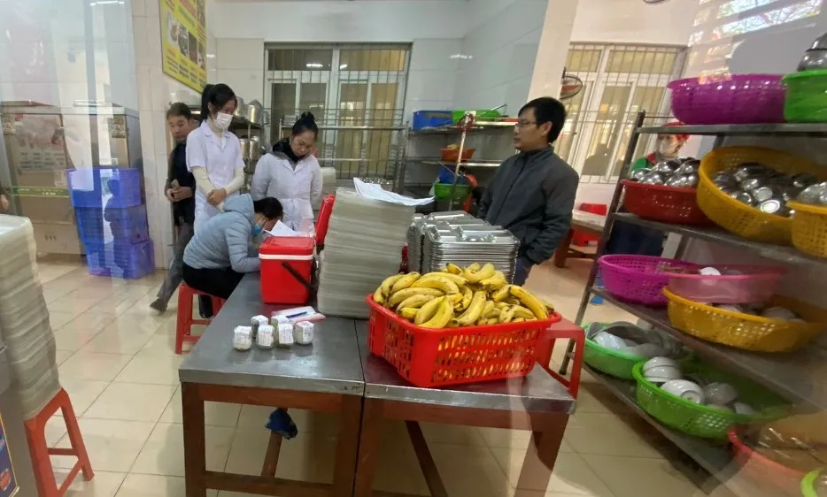 Thanh Hóa: Nhiều học sinh phải nhập viện sau bữa ăn trưa ở trường