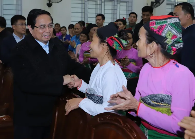 Thủ tướng Phạm Minh Chính tặng quà tết gia đình chính sách, hộ nghèo, công nhân lao động tại Thanh Hóa