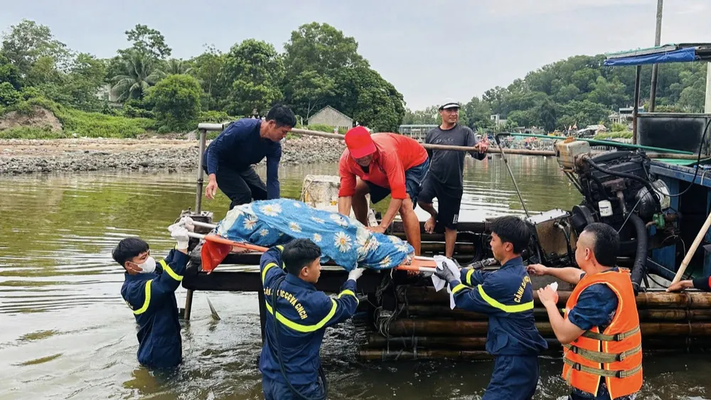 Tìm thấy thi thể cháu bé mất tích khi tắm biển 