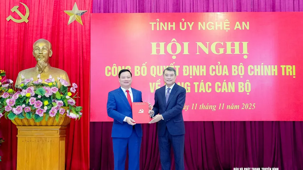 Đồng chí Nguyễn Khắc Thận giữ chức Bí thư Tỉnh ủy Nghệ An