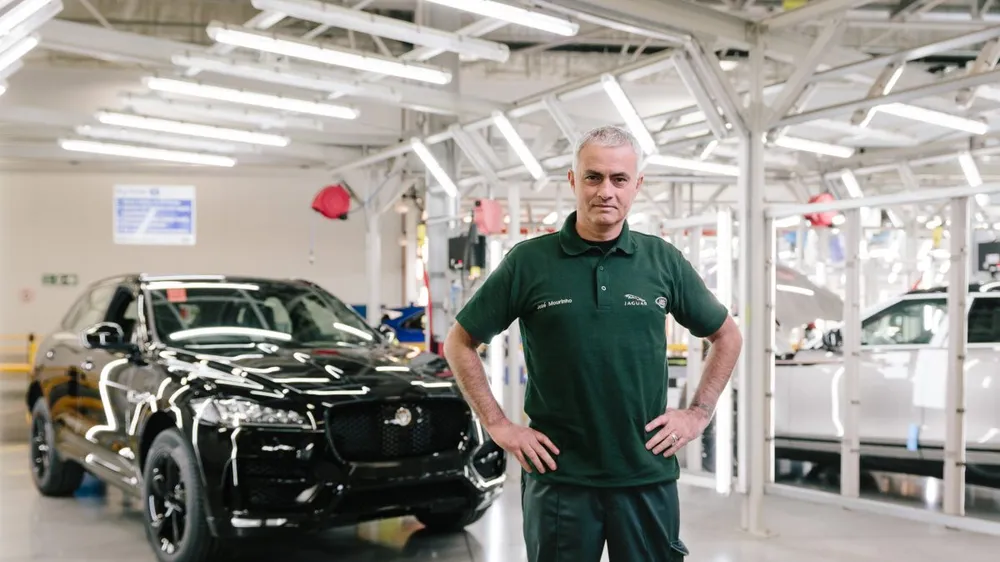 Mourinho đã bị MU sa thải, nhưng vẫn là tâm điểm của truyền thông và thương mại