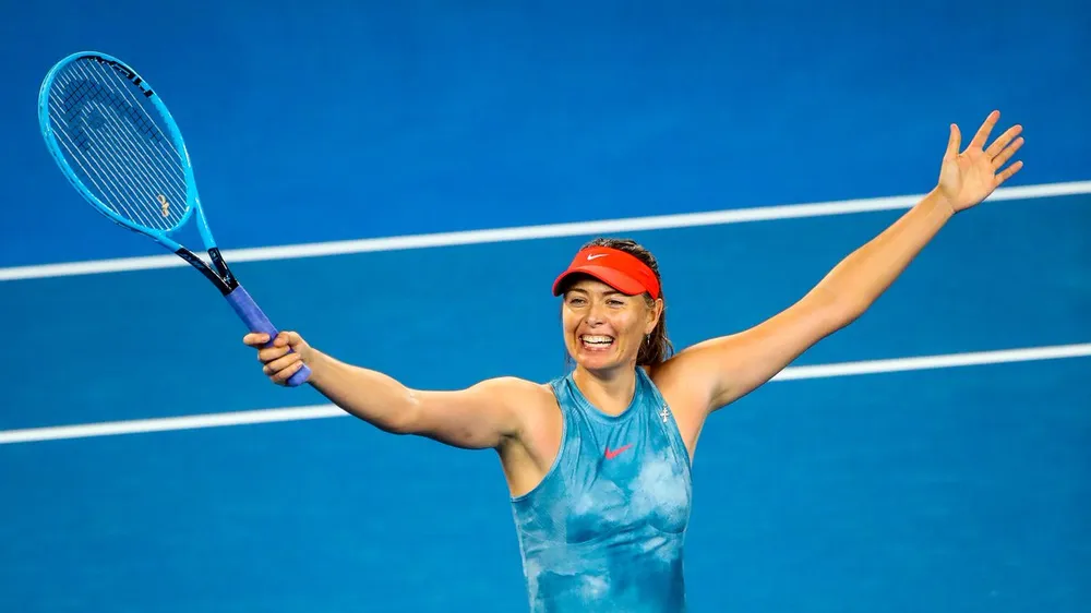 Sharapova xinh đẹp trong bộ váy xanh xám