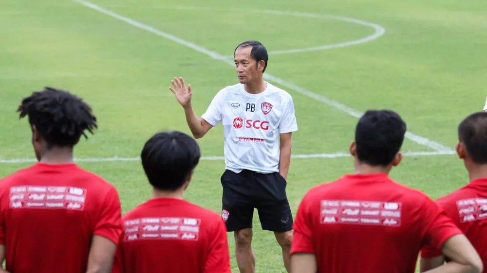 HLV Bae trong những ngày đầu nhận việc ở Muangthong