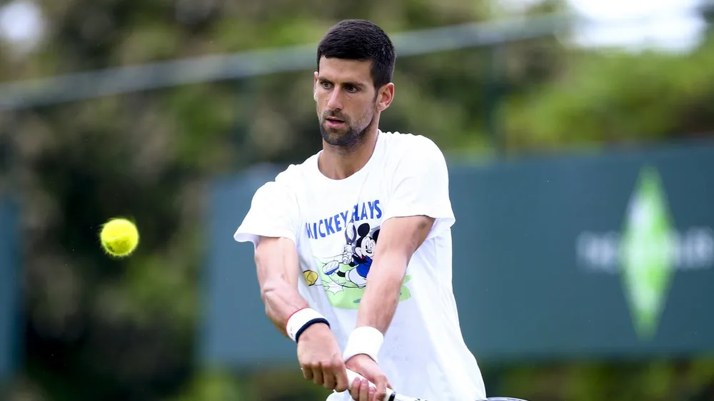 Djokovic tập luyện ở Stoke Park 