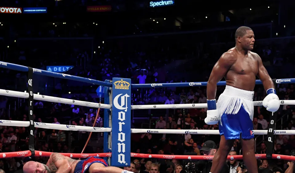 Kauffman từng bị King Kong đấm knock-out, nhưng anh không được thua trong trận đấu này