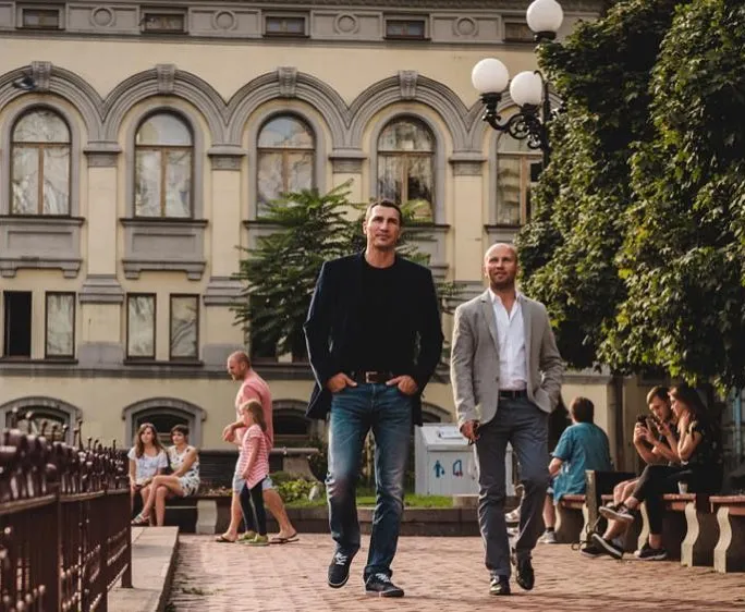 Không chỉ nói suông, Klitschko "em" còn cho mở cửa cơ sở bất động sản tư nhân để hỗ trợ chống dịch Covid-19