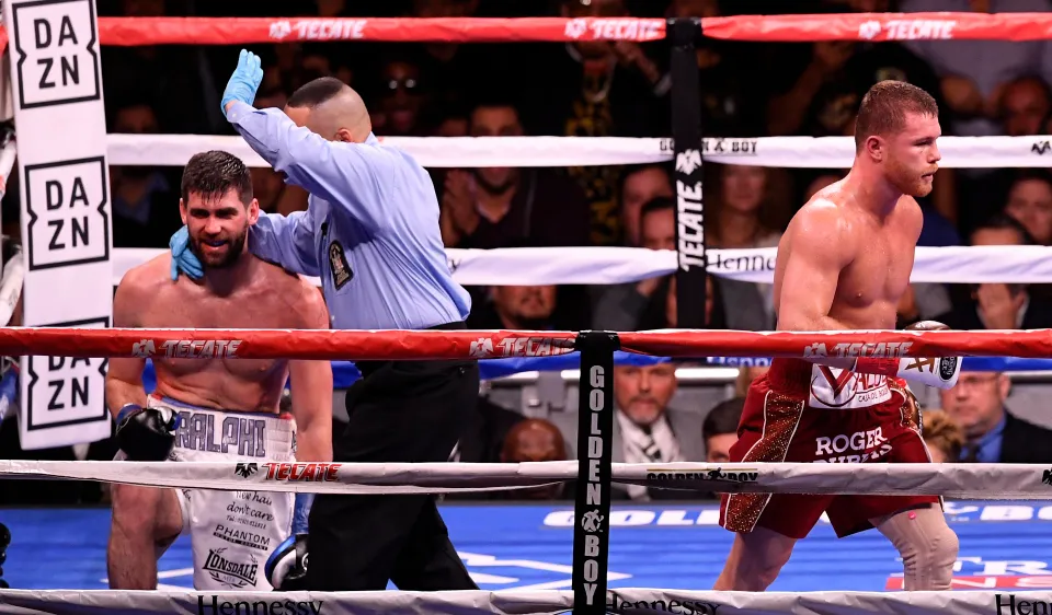 Canelo đã bị phân tâm trong trận thắng "Rocky nước Anh"