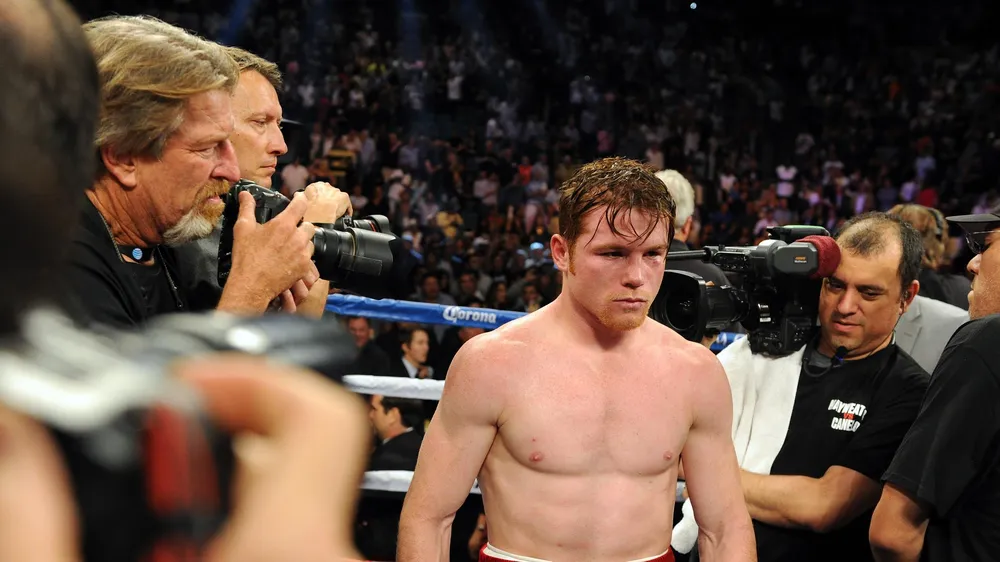 Hình ảnh buồn nản của Canelo sau trận thua Mayweather hồi 8 năm về trước