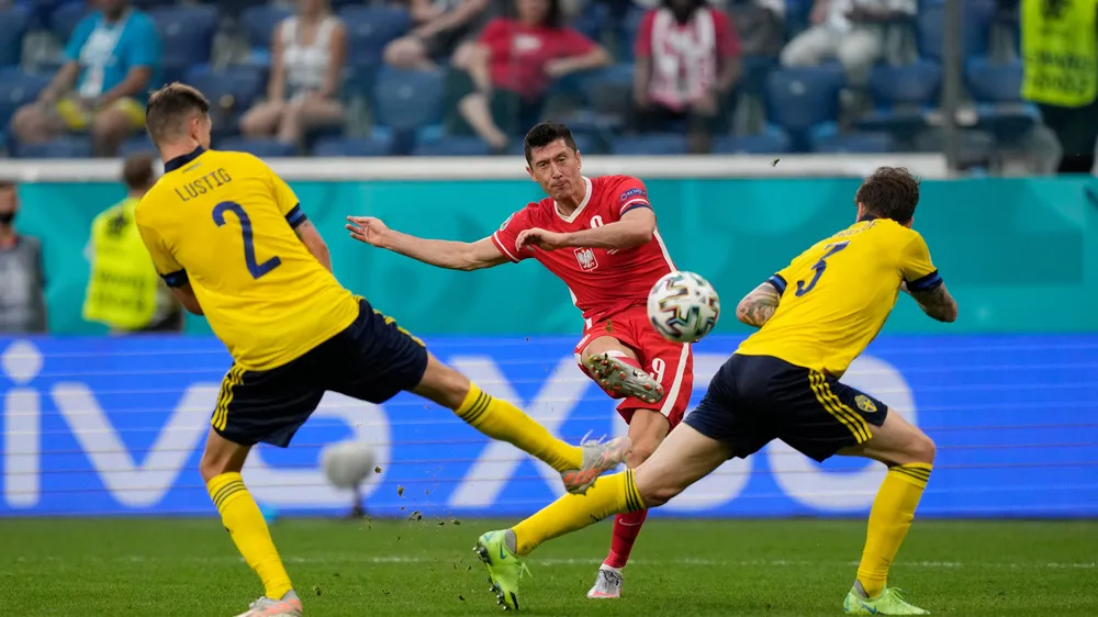 Pha ghi bàn đẳng cấp của Lewandowski