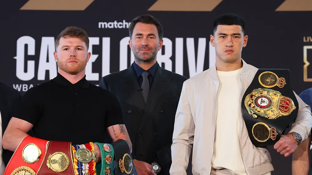 Canelo (trái) dự kiến đấu Bivol (phải) vào tháng 5