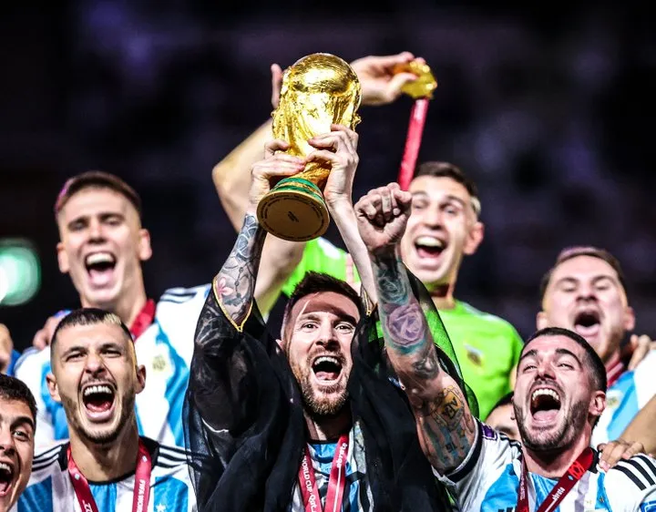 Messi và các đồng đội nâng cao Cúp Vàng