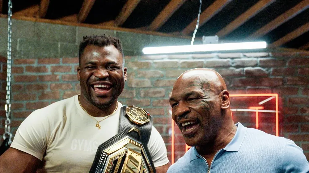 Ngannou và Mike Tyson có quan hệ thân thiết từ thời anh còn đấu ở UFC