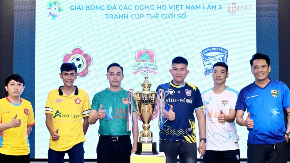 6 đội bóng tham dự Giải bóng đá các dòng họ Việt Nam lần 3. Ảnh: THANH ĐÌNH