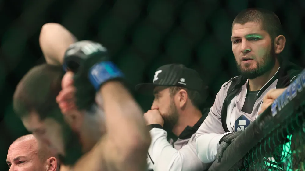 Khabib từng đứng góc đài và chỉ đạo cho Makhachev