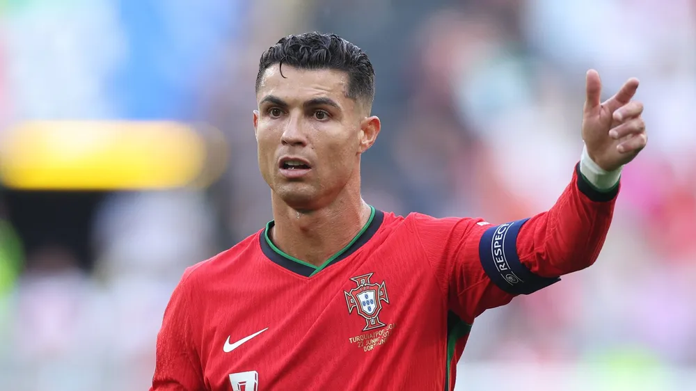 Ronaldo trong trận thắng tuyển Thổ Nhĩ Kỳ