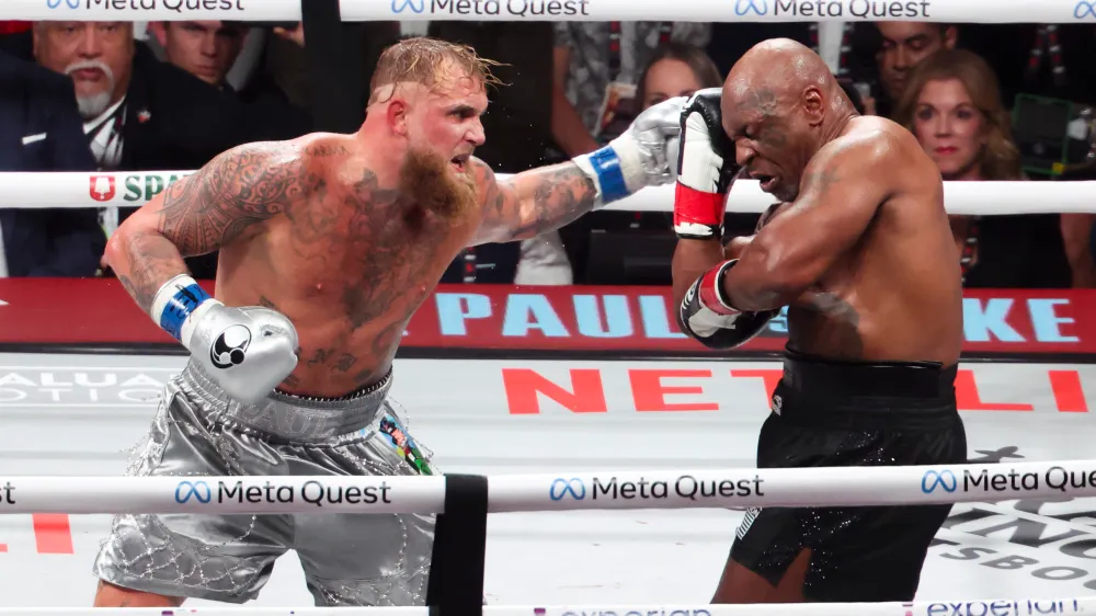 De la Hoya cho rằng Tyson đã bị kềm hãm trong trận đấu tuần trước